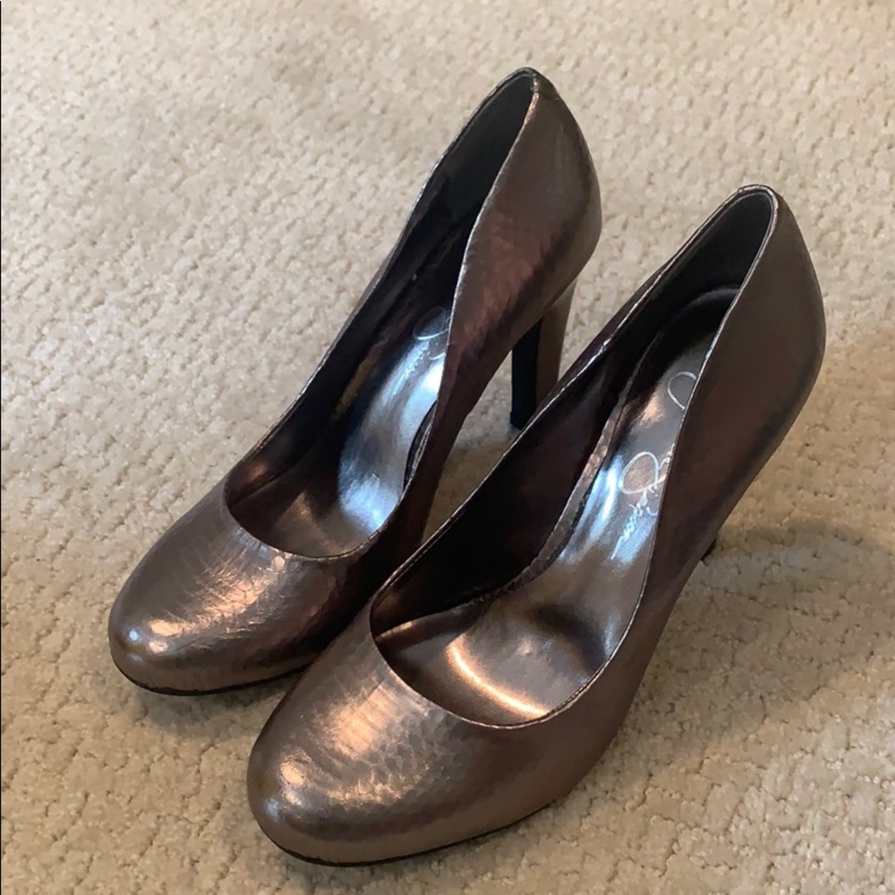 Jessica Simpson metallic silver heels. Size 8